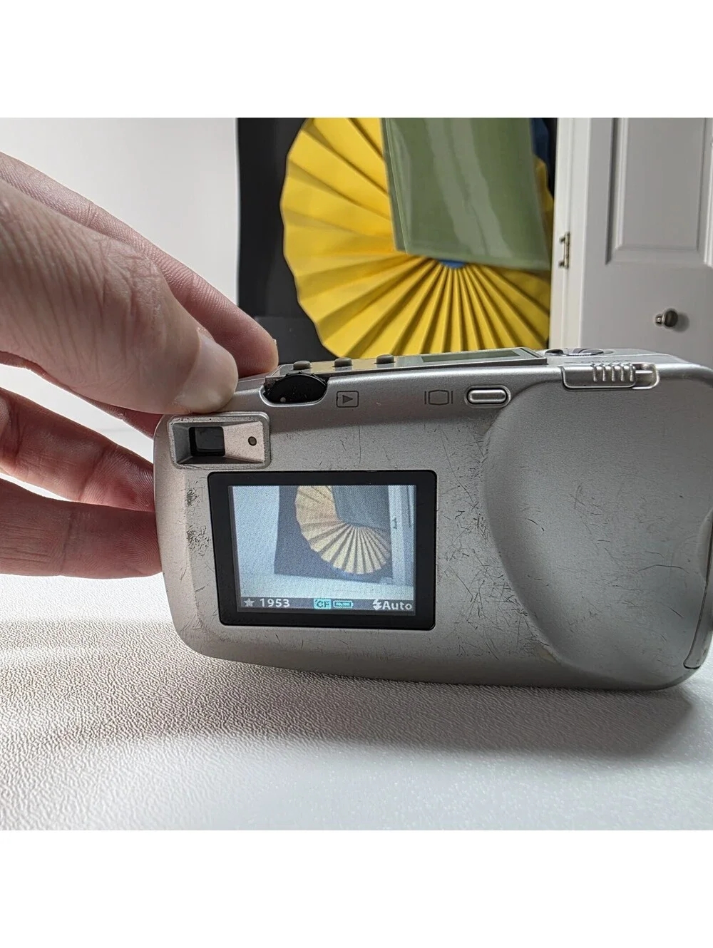 HP Photosmart 318 Silver LCD 2.3MP Digital Zoom Camera W/CF Card - Tested